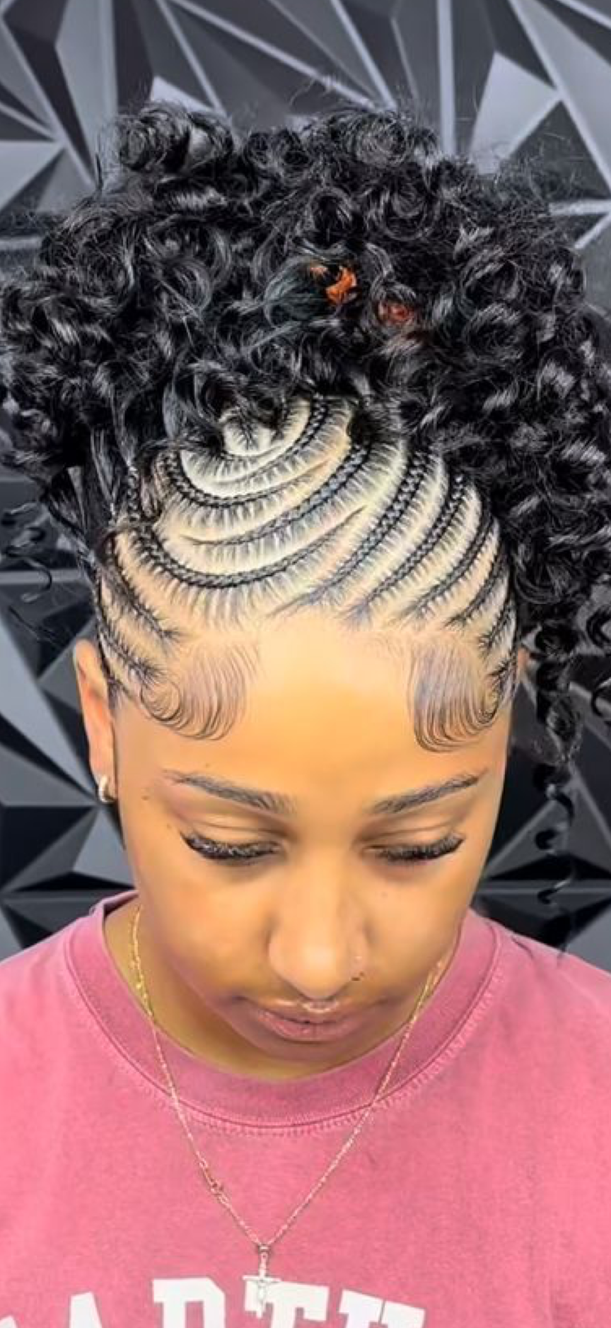 Exemple de coiffure ti couri avec mèche titre
