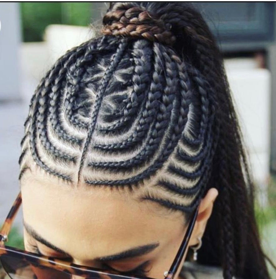 Exemple de coiffure ti couri avec mèche titre